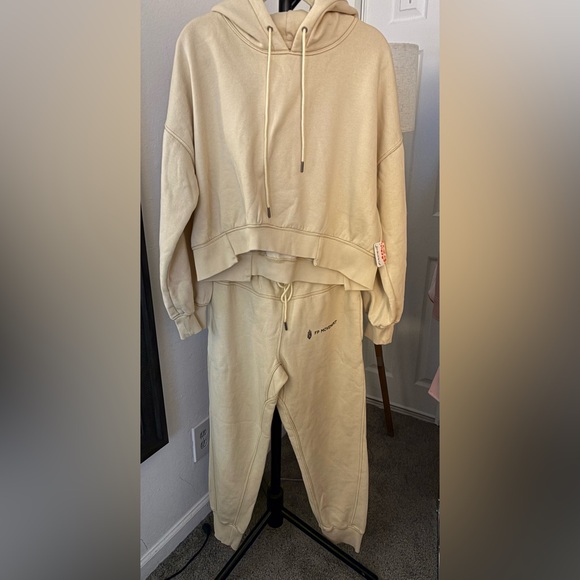 NWT FREE PEOPLE MOVEMENT Undefeated Set | Magnolia MSRP $148 Size S Oversized - Picture 9 of 13
